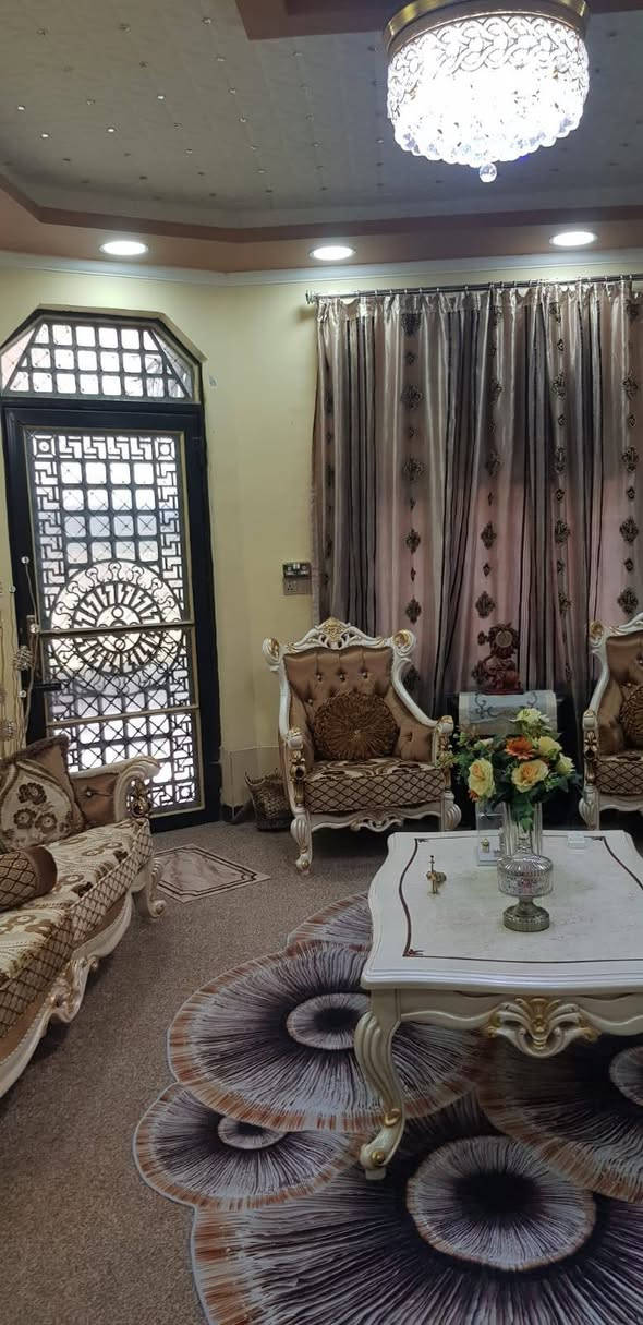 دار للبيع في حي المهندسين 200متر واجهة 10 ونزال 20 طابقين بناء 2015 بناء بلوك وثرمستون 5 غرف منام وحديقه وكراج البيت بأسمي مستعجل على البيعه السعر 320مليون للاستفسار ***********
