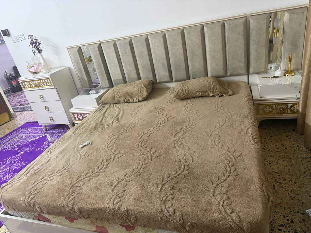 سلام عليكم غرفة نوم للبيع جديده نظيفه مابيها نقص للاستفسارة الاتصال على الرقم ***********
