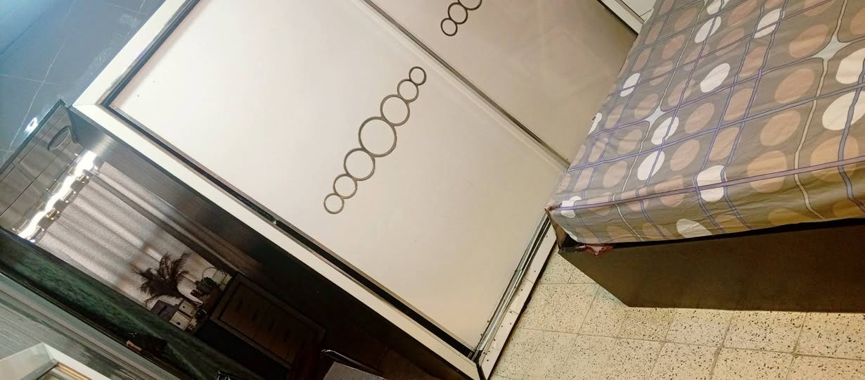 غرفه تركيه الكنتور الارضيه مالته تعبانه وعندي جراره مكسوره الخشبه مالته بلميز تواليت 
مكان بغداد زعفرانيه ***********
السعر انته سعر وأخذ 
الجربايه مخزن
