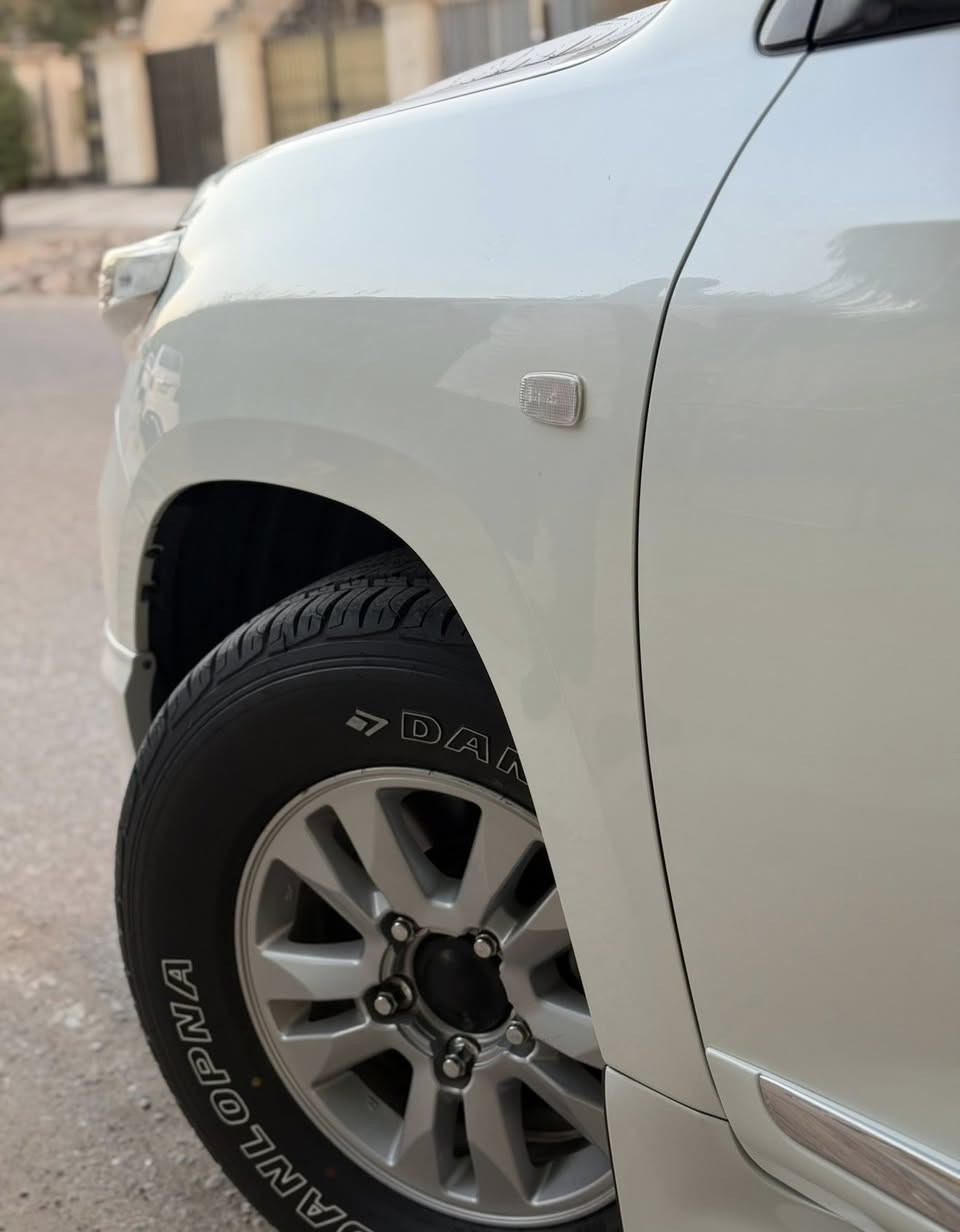 السلام عليكم
للبيع تويوتا لاندكروز ستينيه ( قطعه نادره ) سياره على وضع زيرووو جديده جدا كفاله عامه بدون صبغ او تبديل او بارد او شخوط او رصعات او حادث حتى دعاميات مالتها بلادي مكفول 

موديل 2011 السياره
 استلام الشركه بعدها ع وضع شركه كتلوكات فابلون شركه وجياسه الشركه بيها 
محرك سته سلندر حجم 4000 سبعه راكب ثلاث قطع تبريد تحكم ستيرن جهتين كراسي كهرباء فتحه سقف داخل لوك ابيض كامرا خلفيه حساسات اماميه وخلفيه ثلاجه معروفه مواصفات الستينيه مع العلم محرك بلادي وضع شركه مكفول من  كلشي 
ماشيه 37 الف فقط حقيقي 
للعلم سياره ع ايدي ماخذها  محافظ عليها جدا نضيفه 
مكاني بغداد سبير منازل
رقم سليمانيه  الجديد دولي سنويه مجدده هزه جديده 
سعرها ع رقم تصل ودلل ***********
اخوان رجاءا شراي جناي يتصل مو شراي ارفع منشور بكلمه يالله
