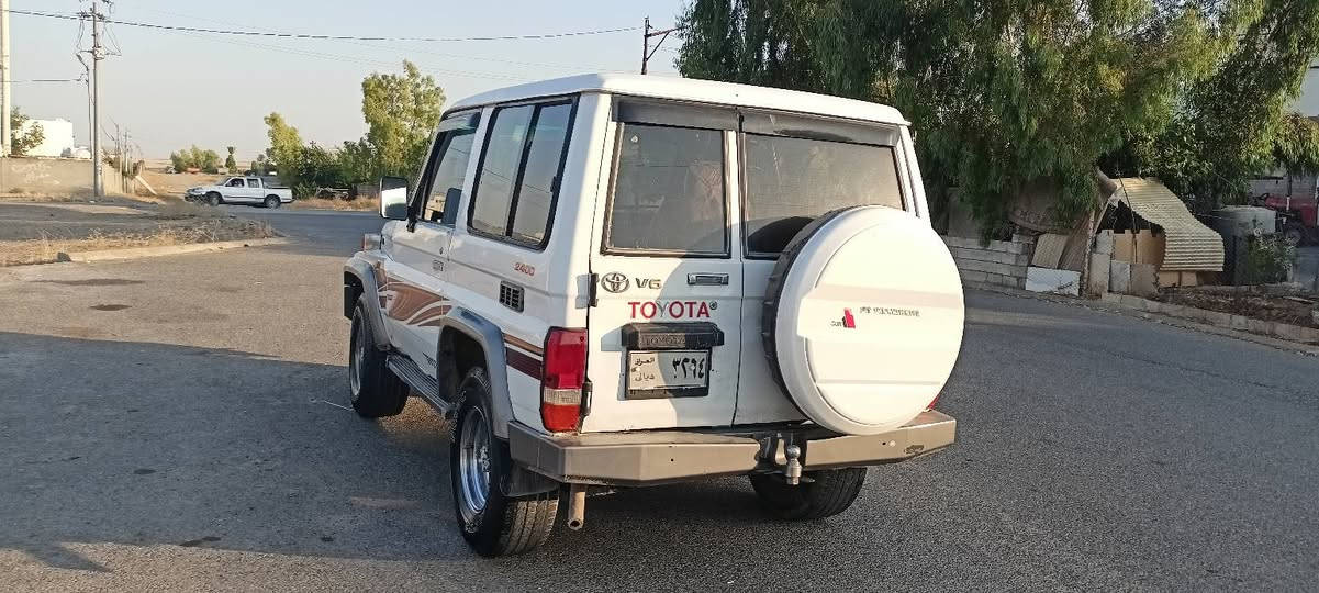 میكزه مین ارم بلاسیك سلیمانی به شه رتی ارم و اولیات مكینه 3 f شە ش گیر گیرو مکینە و اکسل و دە بڵ اکسل بە شە رت تاخم دواو پیشی داکیراوە تازە یە جرکەی تیانیە پاوە ر مزبوت ناو دە رە وەی وە ک شوشە وایە زور جوان و بیعه یب دە شبولی جوانە سە یارە کە ماڵی دوستە بە تە رای ئە یفروشم بی مسرفە شوین جە مجماڵ نمونە یە لە جوانی گوڕینە وە ناکە م بە س فروشتنە .*********** ڤایبر وتساب ➤🚗 السليمانية, العراق
