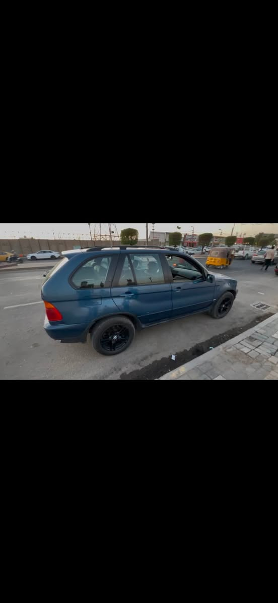 BMW x5 
موديل2001 محرك 44 8سلندر 
كير ومحرك بشرط تبريد ثلج كامل سياره جاهزه ترايك للبصره 
رقمها بغداد 
*********** رقمي 

السعر 78 ورقه وبيها مجال (سيارة متعوب عليها)سيارة بلادية وارد خليجي لا صبغ ولا ضربه
