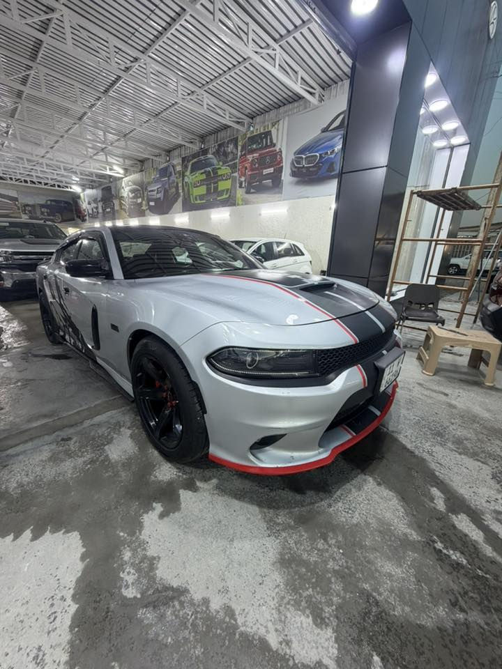 السلام عليكم قطعه حلوه وفول مواصفات اخوان للبيع فقط نقد
جارجر RT دايتونا اصل 5700 موديل 2019فول اعلى فئة بلدايتونا تجي سعره 215 ورقه 
رادار امامي + جوانب 
فتحه سقف 
حساس خلفي كأمره شاشه 
فجوج برمبو امامي خلفي 
اكسل قفل 
بدي SRT اصل 
كشنات كنتارة كهرباء صفحتين 
كشنات تبريد + تدفئة + خلفي تدفئة
ستيرن تدفئة
سوبر تراك باك 
تحديد مسار 
ستيرن كهرباء 
داخل كاربون فاير بلكامل 
لد امامي متحرك ١٠٠ لون وحركة
زارع اله عدسات اصلي 4K يعني لايت نهار 
عليه إضافات خارجية موضحه 
بصمة دخول ذكي تشغيل عن بعد 
مابيه أي عطل ولا سيرفس ولا كلشي 
كير محرك كفاله من الفتح وتبديل وصوت 
ويل نجمة خسفه مع تخم تاير 
سيارة جاهزه من ناحيه صدر امامي خلفي كهربائيات تبريد تدفئة كلشي بيه شغال وبلادي صوت بلادي وستوك محد لاعب بيه 
سيارة ماشالله كلش جديدة وقوية حيل 
رقم بغداد نكليزي بسمي شخصيا هزه وأرقام وملسق وسنوية إلى ٢٠٣١ يعني تجي تتكاتب مروري وبنفس اليوم أبصملك  مكانه بغداد أي استفسار 
***********
***********
سونار عدد ٢ + صور حادث + صور مواصفاته وكلشي موضح عندك حادثه أبواب ٢ صفحه اليمين + نص جاملغ خلفي دوسه نفسه معمره ومصبوغه مكان الحادث مابيه أي حادث غير حادثه الي موضح ايرباك برده فقط ماشيه 80 ميل رجائا اقره تفاصيل واتصل
