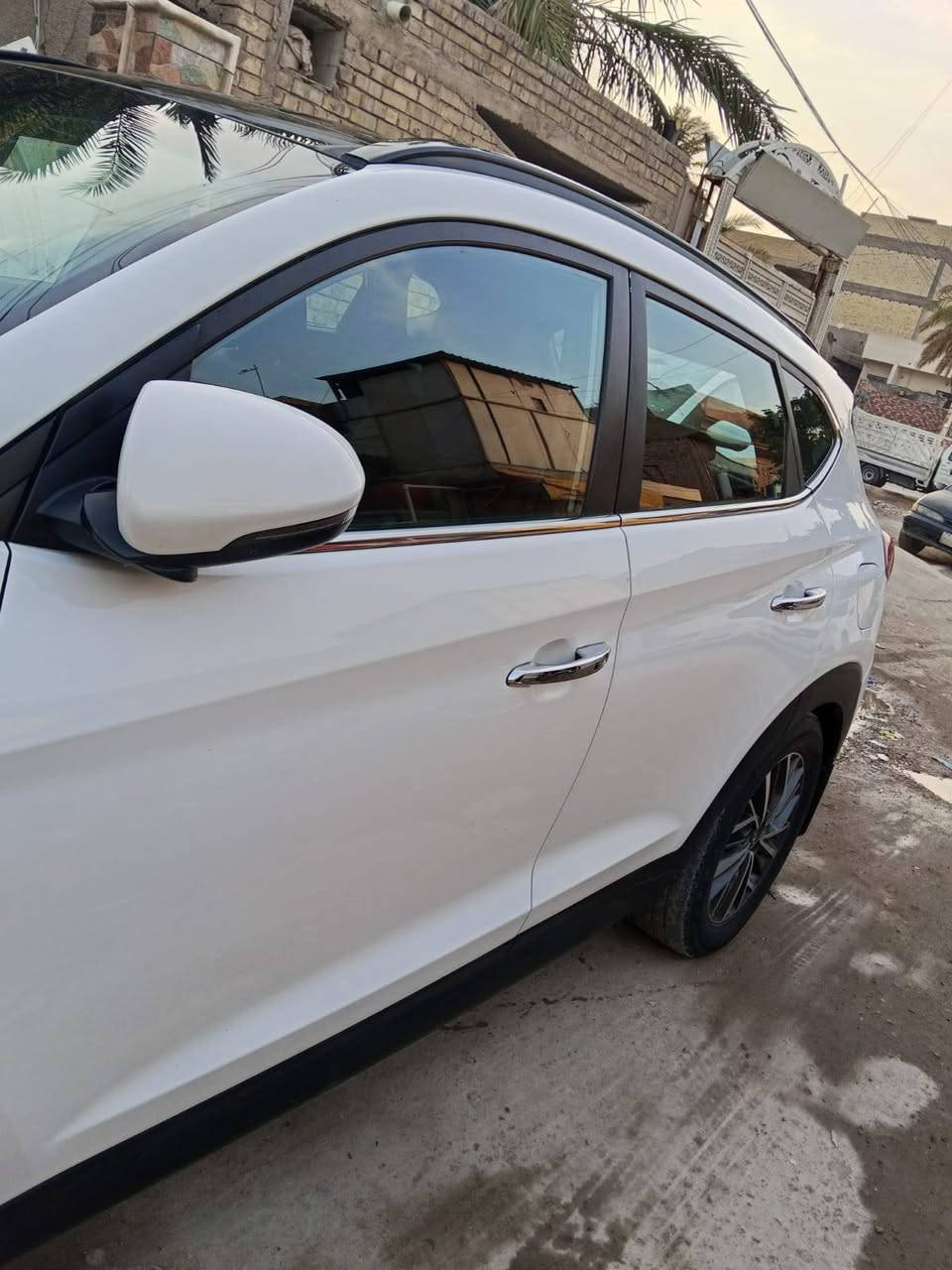 سلام عليكم
توسان 2020 خليجي فووول مواصفات1/1 للاخير
ماشية 147
رقم بغداد
سيارة بيها قبق جنطة مبدل بلادي اصلي وبارد  شبر عكس سائق
باقي كلة مكفول 
سعر السيارة 187 وبيها مجال كلش بسيط 
رقمي ***********
