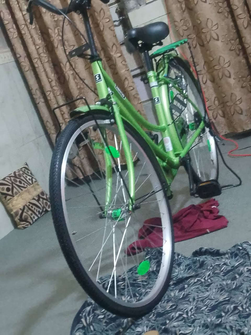 السلام وعليكم بايسكل جديد  لبيع سعره 110 بي مجال مكان بغداد رقم ***********
