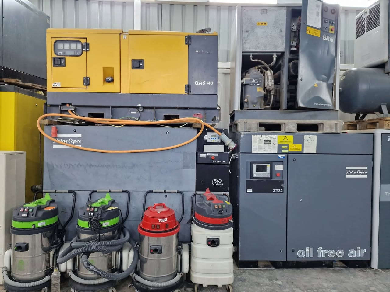 السلام عليكم 
 يوجد لدينا كمبريسرات و مجفف هواى من شركة أطلس 
صناعة اوروبيه متوفر جميع الحجام 🇪🇺

العنوان النجف الاشرف 
البوحداري عمود ٤٠
WhatsApp ***********
