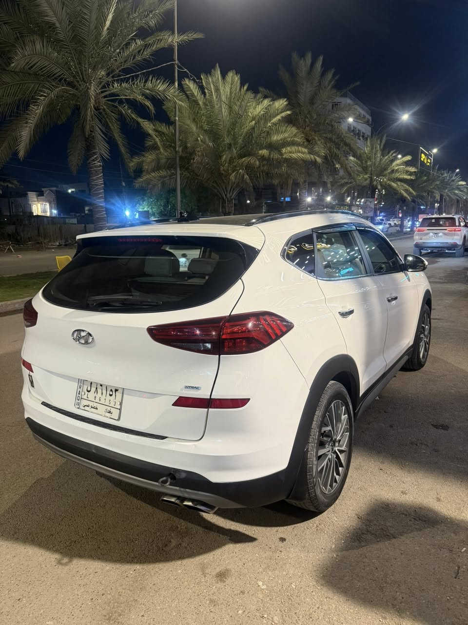 السلام عليكم 
توسان مديل: 2020
وارد :امريكي 
السياره فول مواصفات واحد على واحد ماشيه 76 
بنراما .فورويل. هند بريك دكمه .تدفئه تبريد كشنات . ترحيب ذاتي. صندوك كهربائي .كامره 360 .وبعد بيها موصفات مال سياره موصفات واحد على واحد 
السعر : 168وبيها مجال بسيط 
موقع السياره : الدوره شارع المصافي  تحويل ثاني يوم مشروع وطني 
الهاتف ***********
