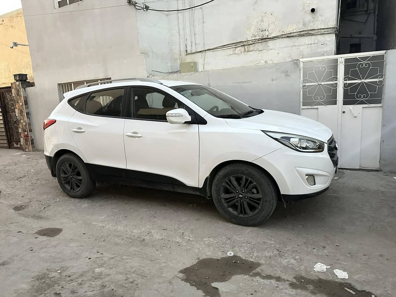 السلام عليكم توسان موديل 14
السونار كدامك واضح وجديد 
بأسمي وسنويه جديده للستفسار الاتصال ***********
عنواني بابل السعر 140 $
