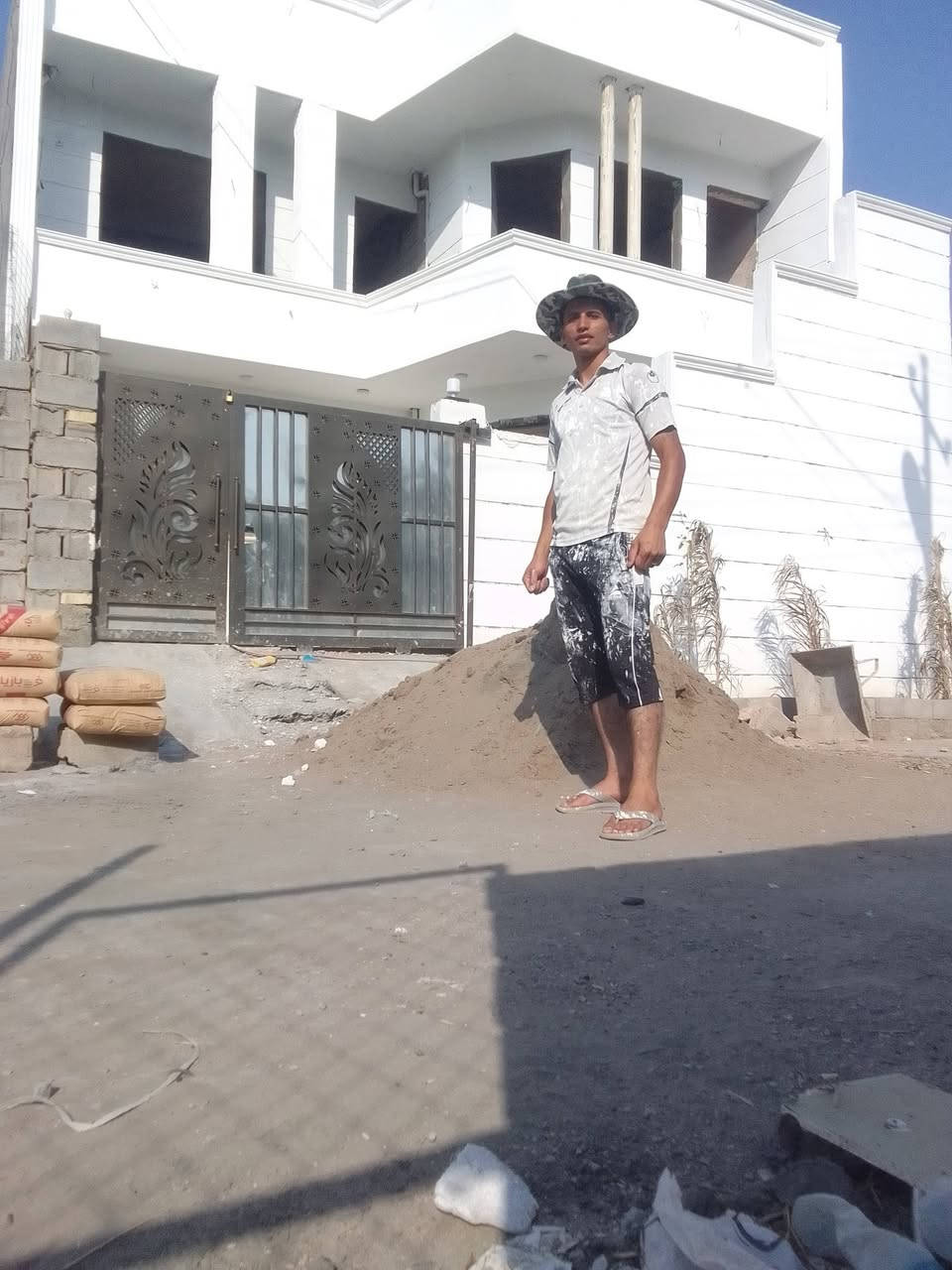 السلام عليكم  خلفه الباخ. صبغ وجهيات متفرغ حالين شغل درجه اولى. ***********
