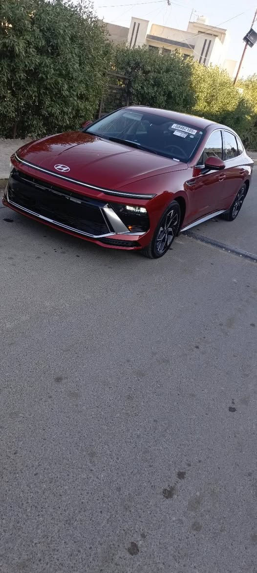 السلام عليكم 
من  رخصة الادمن
سوناتا 2025 نص فول 
لون دم الغزال 
زيرو ماشية 4200
ملاحظه السيارة كلين بدون صبغ بدون تبديل بدون ايرباك
فقط بارد الجاملغ الأيمن بسيط
مواصفات  sel 
شاشه متصله 
كامره دواره
تبريد لمس 
اوتو هولد  هندبريك بصمه 
ثلاثه انظمه قياده 
كشن كهرباء 
لد امامي وخلفي 
كشن تدفئه
بصمه ابواب وبصمه تشغيل 
تشغيل عن بعد 
مكينه 2500بانزين
كير تعليك 8نمر
ويل 17
تحديد مسار 
رادارات امامي وجانبي
بعد بيها مواصفات
ولسياره جديده بمعنى الكلمه مال جني
السياره دخول جديد
مكان السياره بغداد الغزاليه
منفيست باسمي
 للاستفسار
***********
