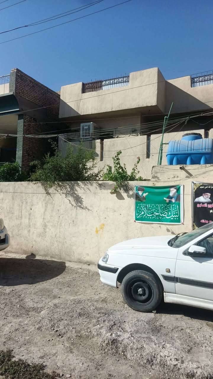 للبيع دار ملك صرف ٣٠٠ متر
الموقع بين مركز شرطة الحبيبية ومطعم وليد ابو الكص الفرع العريض تقع على شارعين من الامام شارع ١٥ متر ومن الخلف شارع ٦ متر 
طابقين مسلح بناء عام ١٩٨٠ 
يحتوي على استقبال و6 غرف نوم+ هولين + مطبخ  وبيتونه 
السعر ٧٠٠ مليون  للاستفسار ***********
