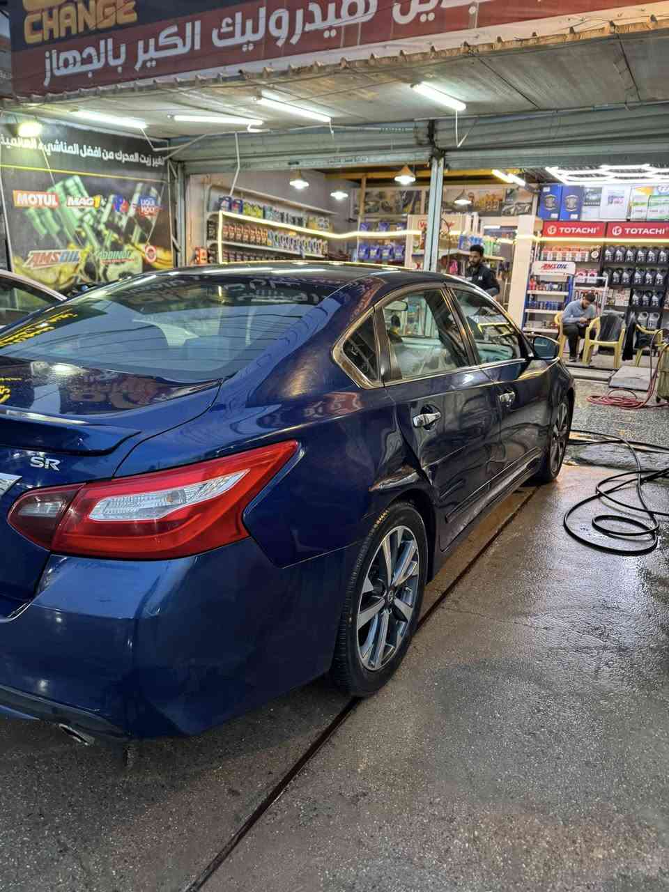 سلام عليكم
... نيسان التيما  2017 مواصفات sr 
سنوية جديدة باسمي
المعروفة  بصمة  كشن كهرباء .. تشغيل عن بعد شفتات  ستيرن ... 
حادثها جاملغ وبنيد  ورصعة بسيطة جدا براس الشاصي 
وبيها طخة بسيطة جاملغ وباب 
خلفيات ما مصلحات
ماشية 99 الف ميل 
كير ومحرك كفالة
السيارة تبريد وتدفئه 
زوج تايرات جدد
ادامة لمنضومة التبريد و للمكينة 
سعر 105وبيها مجال  للمشتري 
مكانها بغداد - عامرية
***********
