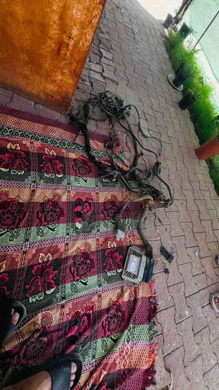 عندي غراض كامله
كير 
مكينه  
عقل 
راديتر 
راديتر تبريد 
بواري او منضومه تبريد
قاعده فيوزات 
قبق ولفات
4 قطع ويل بدون تايرات (واحد منهم تاير بس تعبان يعني سبير تمشيه حال)
زوج وياله مع (تايرات نظافه 80%)
كمبريسر  7 بستم نضيف كلش
صدر جديد امامي 
مشط ستيرن 
قواعد دبلات فلنجات 
دعاميه اماميه 12
مازدات بس تجليهن
ضفيره 
بدنه مع مراوح زوج 
عمبار بريك نضيف 
صليب ستيرن كلش نضيف 
كشنات الخلفيات نضيفات
مكاني واسط الصويره 
بشرط كلهن نضيفات مع ضمان الشغل 
موجود خاص 
***********
