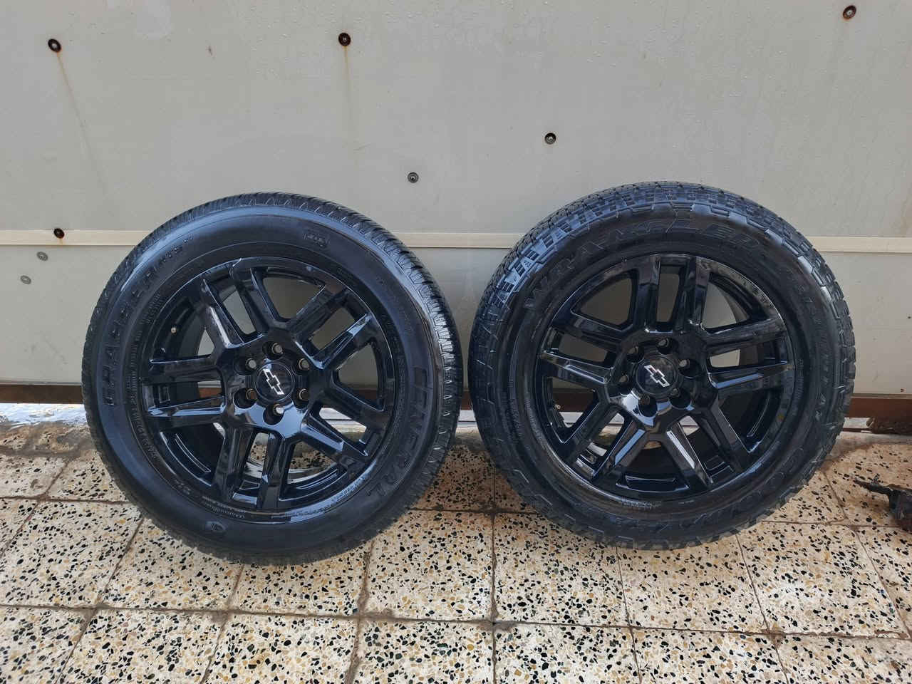 تخم ويل وتاير للبيع قياس 275-60-20مال سلفرادو للاتصال ***********
