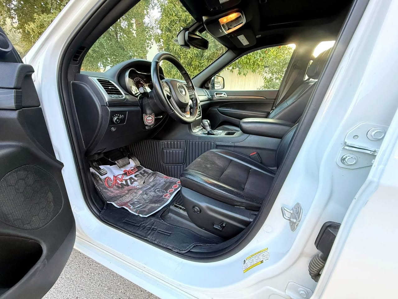 سلام عليكم... 
#جيب #جراندشيروكي 2020
#ليمتد 
#بلاك توب
وارد امريكا حادثهه فقط جنطه بدون ايرباك حادث خفيف
بدله جنطه نفس الون مكفوله من صبغ فقط جوه رقم الخلفي
رقم اربيل جديد سنويه جديد باسمنه
ماشيه 70
محرك 3.6 
مابيهه اي نقص سيرف كامل مسويلهه
................................................
كامل موصفات 
مكان بغداد
سعر 245$
***********
