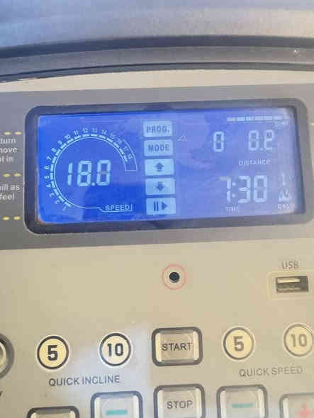 للبيع جهاز جري مستعمل كهربائي منزلي مع جهاز مسّاج خلفي، الجهاز شغال 100% وما بي أي مشاكل، بيه شاشة معلومات (سرعة -
مسافة - سعرات - نبض-وامبيثري صوت)، وسير نظيف، ويشيل وزن عالي.
الجهاز مناسب للمشي والجري، ويخدم للاستعمال اليومي.
٧ جهاز جري كهربائي
جهاز مساج خلفي
شاشة معلومات مع امبيثري صوت
مفتاح أمان
قياس نبض
حالة ممتازة
السعر ٣٠٠وبي مجال 
الاستفسار ***********
