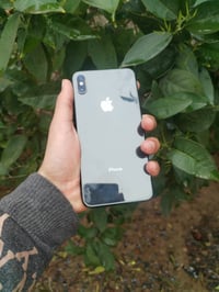 ذاكره ٦٤ • بطاريه ١٠٠ • عدسه ١ معطله