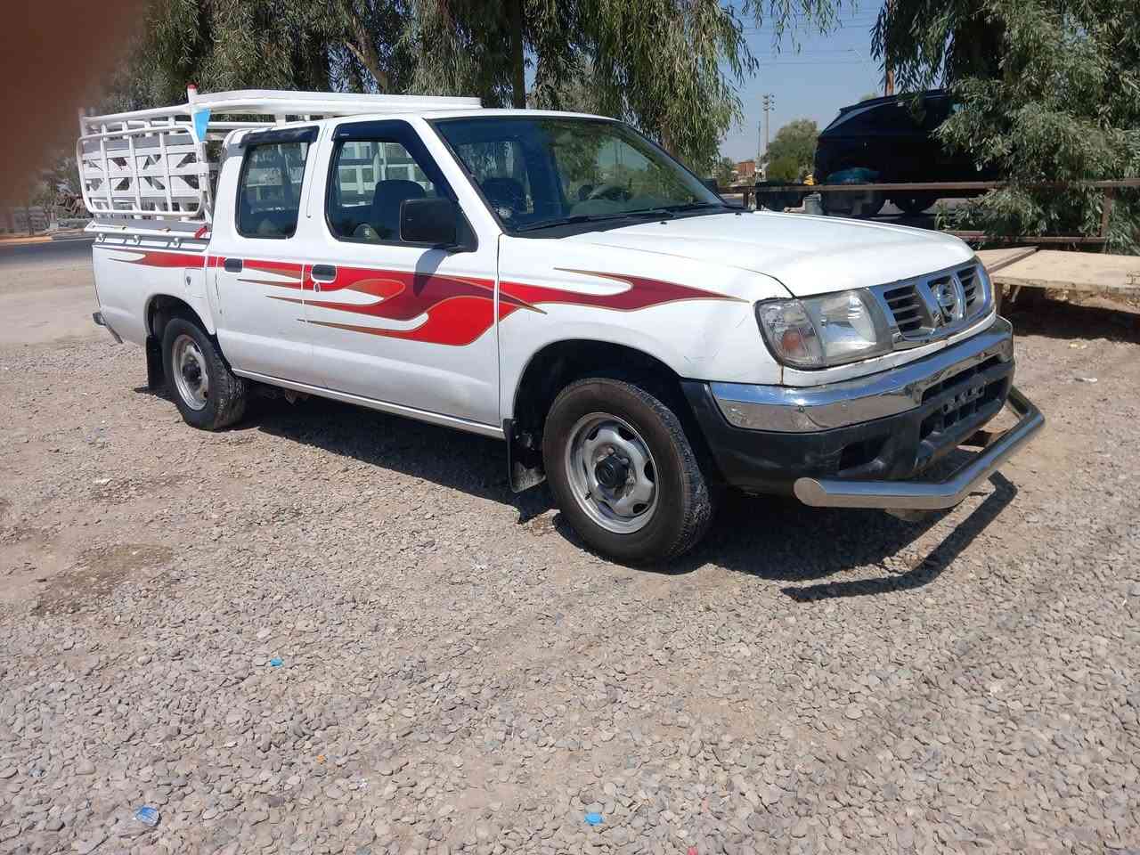 السلام عليكم بيكم نيسان ٢٠٠٣ مزاد وزارة الداخلية سيارة صبغها ابلادية يعني ممغيرين لونها سيارة خير من الله مكينه وكير مكفولات  عندي وكاله عامه بسمي السيارة معامل تكلف ٧٠٠ كلها اني عارضها ب٦٠ ورقة وبيها مجال قليل مكاني ديالى بعقوبة ***********
