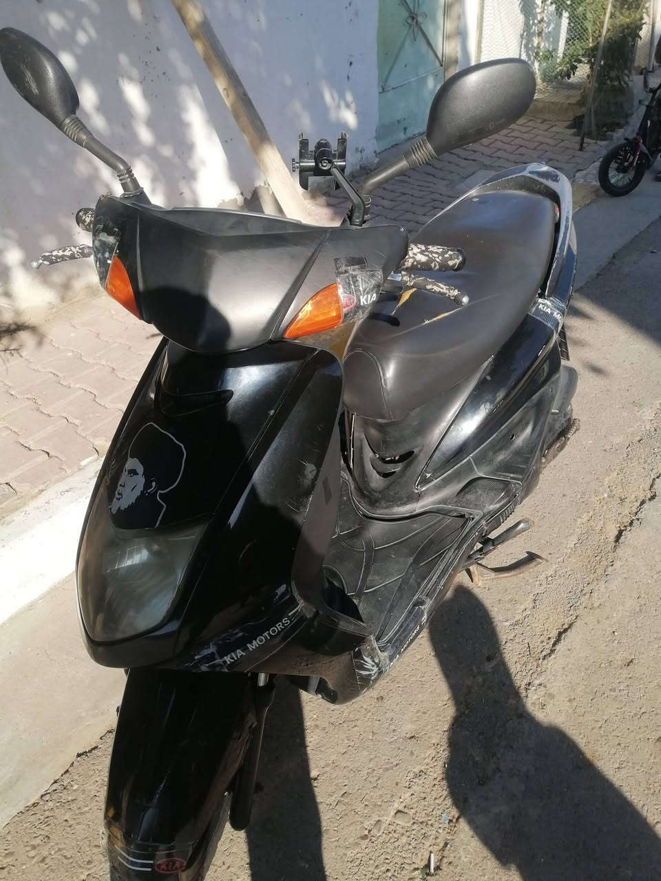 السلام عليكم
سكنز نثيه 140  نضيفه كامله مكمله سلف هندر لايت اشاير هورن تايرات جدد عارضه للبيع السعر 450 مكاني الحسينيه متواجد عل مازنجر  وتساب ***********
