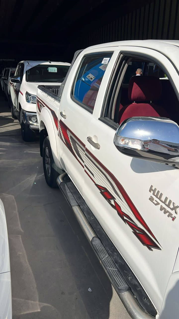 السلام عليكم للبيع تويوتا دبل قمارة فورويل موديل 2012عالي رقم جديد اربيل سنوية جديده لون ابيض حادثهه جاملغ ايمن مبدل كير اوتوماتيك محرك مفتوح بشرط ***********0مكان ابي غريب
