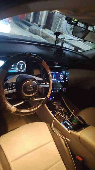 لدينا  توسان ٢٠٢٤ ماشيه ٣٠ مكفوله من رصعه كفاله عامه وشخوط  مكاني الكاضميه فول فول سايد بريك دكمه  رقمي نضافه سياره 100 خاليه من رصعه وشخوط رقمي ***********. دوشمه ارضي والكراسي درجه اولى
