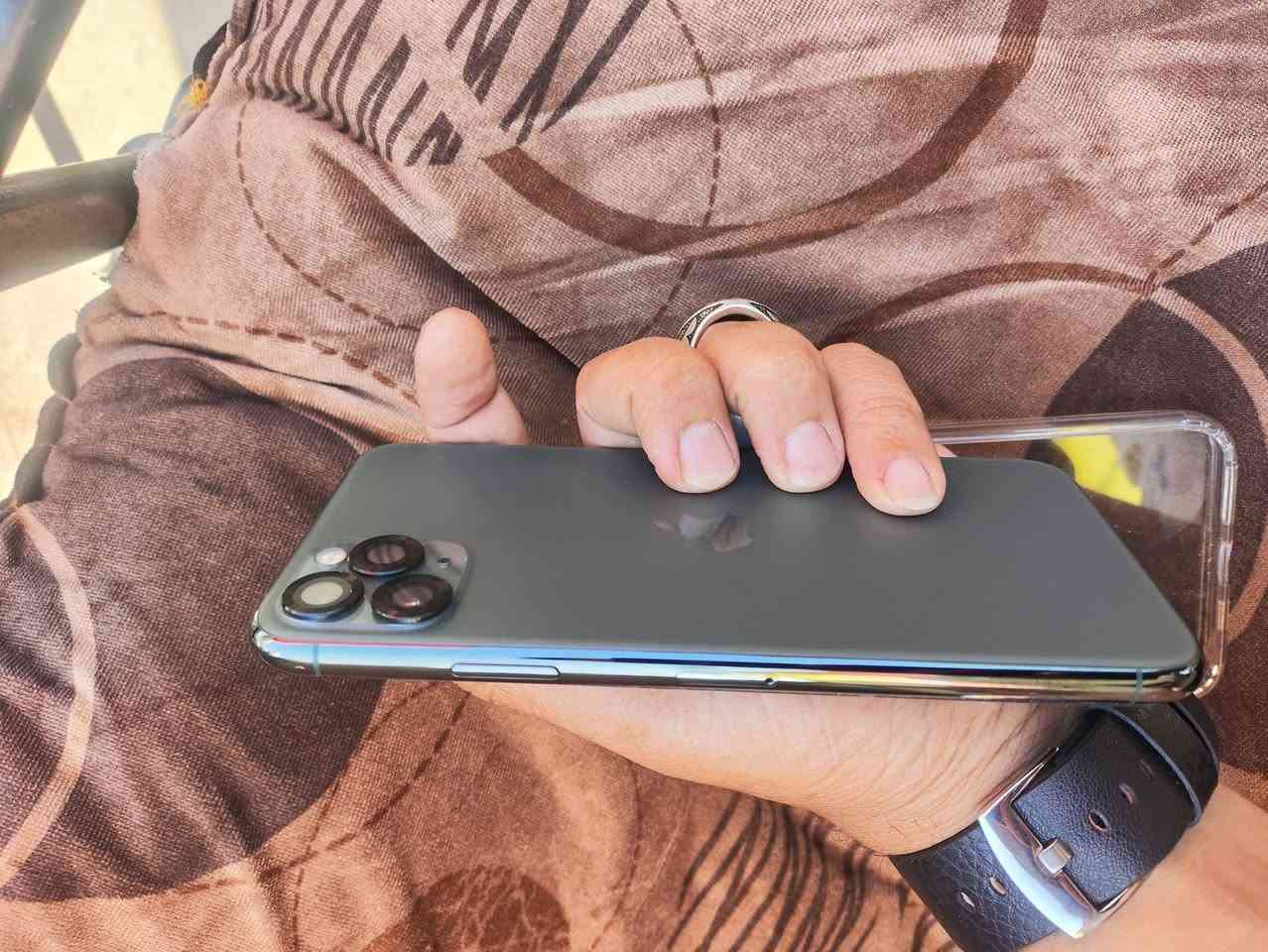 ايفون 11 برو ماكس ممفتوح كله بلاد ذاكره 256 سيم واحد جهاز اخو الصفر سعر خاص شراي يحي خاص ***********
