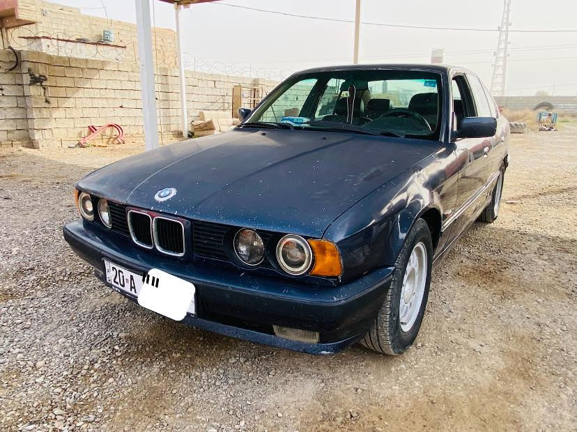 سلام عليكم للبيع بي ام دبليو 
حجم 525
موديل 1992
سنويا جديدة بسمي
رقم ديالى الجديد
تبريد ثلج 
كير اتو 
محرك درجة أولى 
جاهزة مابيها اي نقص
مكان ديالى ناحية العظيم 
***********
