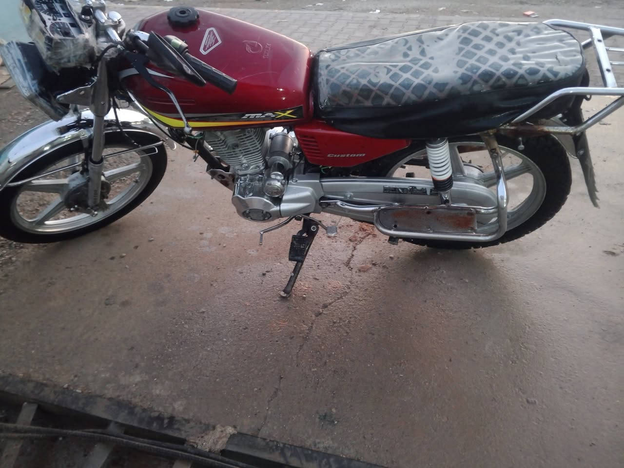 5كير سلف هورن لايت 
سعر 225بي مجال 
***********
موديل ماعرف لئن بليته مابي
