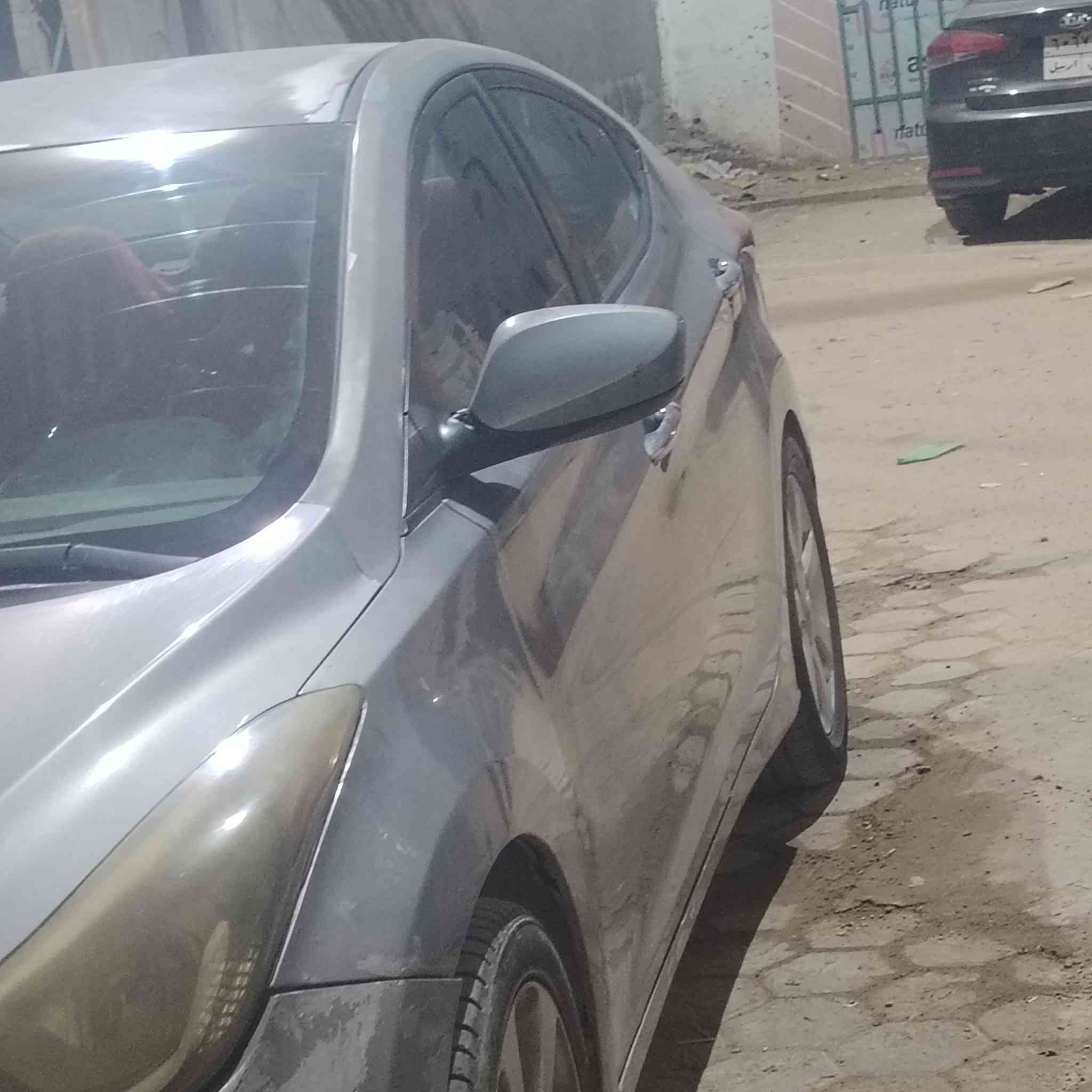 السلام عليكم النتر للبيع 2015 امريكي
النترا 2015 وارد امريكي رقم كربلاء بسمي مداور شوكت ميعجبك السياره بيه عرقجين وبابين 

نضافه مثل ماموضحه 

لسياره حدايده  80 بل ميه 

 السعر 95  وبيه مجال

الاستفسار ***********
