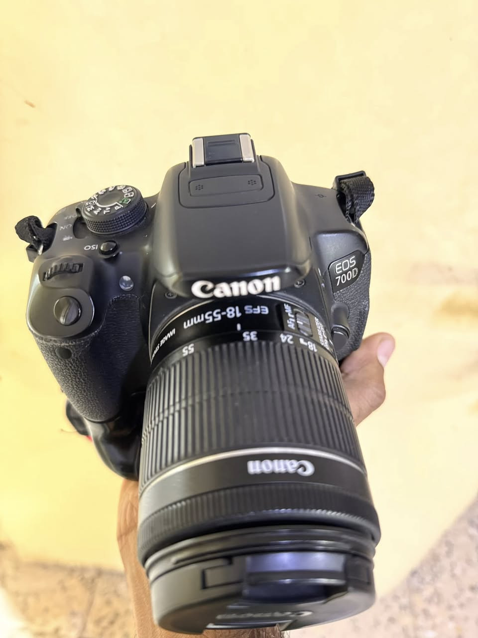 كامرا كانون 700d للبيع نظافه 99‎%‎
ملحقاتها 
3 بطاريات 
كرب 
حزام 
جنطه 
شاحنه اصليه
السعر 350 وبيه مجال للشراي
مكاني الناصرية


**إذا كنت صاحب هذا الإعلان وتريد حذفه لأي سبب، رجاءا أرسل رسالة إلى الدعم الفني**