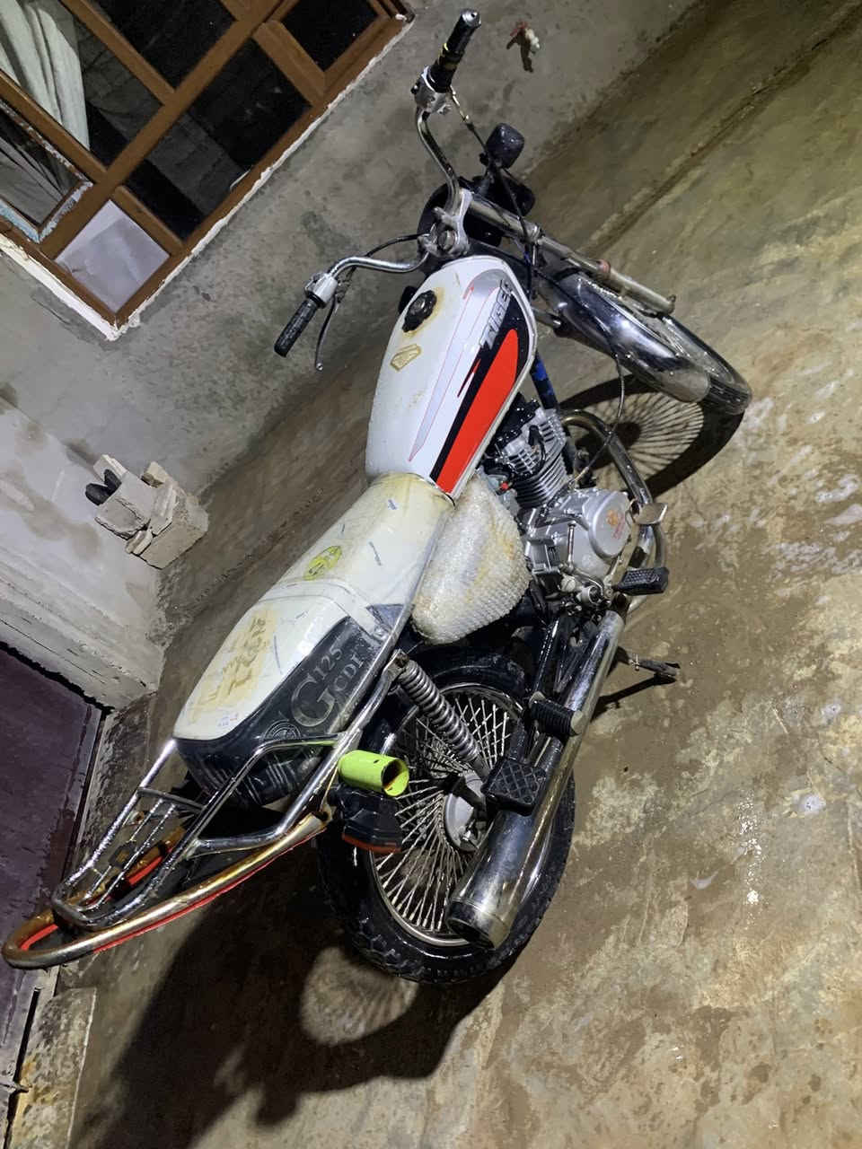 سلام عليكم اخوان بيع مستعجل دراجه نضيفه كلش موديل 2025 جديد مشدود تغريبن شهرين صارله دراجه فول نضافه شلعه مالته فول عل ثالث يعلك مكاني كركوك عمل شعبي السعر 400وبيه مجال انشالله *********** تحياتي الكم
