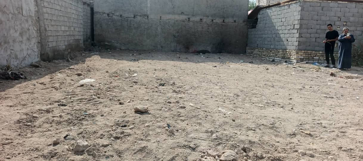 عدي قطعه ارض مساحه 200متر ويريد 100عادي  المكان النجف بلبراكيه يم شارع علگم كافة الخدمات  زراعي  البيوت اليمه مبنيه بس هيه مامبنيه المكان كافت الخدمات من مي كرهباء جديده اعمده محول بصفه مدرس حكوميه بصفه انترنيت ضوي بصف العرصه السعر 7وبيه مجال قليل الرقم *********** بي وستاب
