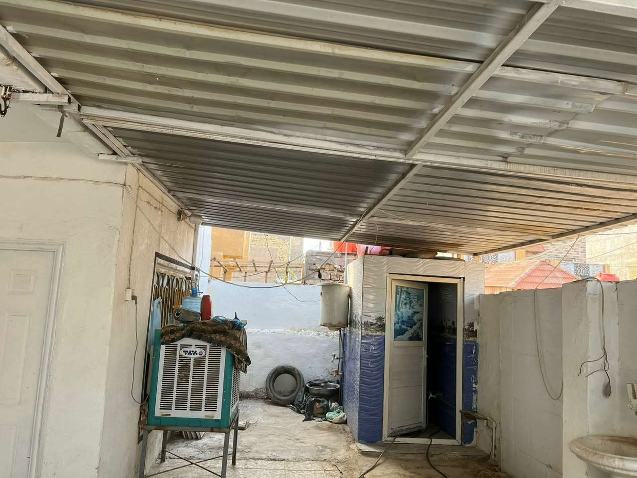 السلام عليكم بيت للبيع مساحه 200 متر طابو صرف موقعه شارع 60 حي الاساتذه قرب شارع الحسينيه البيت فارغ حاليا تفاصيل ***********
***********
