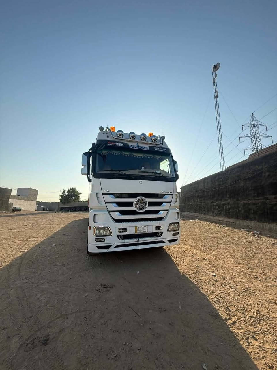 سلام عليكم للبيع اكتروس سنكل خلفي موديل 2004 ريتايدر تبريد رقم كركوك شرط التحويل والاضباره عربانه  جوبلس 4 دناكير 2 تعليك محرك بالشرط وكير واكسل وشاصي مكفوله كفاله عامه محدثه حواجب للجماليه دوشمه داخليه سياره جاهزه للشغل  مكانها كركوك السعر 550 وبيها مجال للاستفسار(***********)
