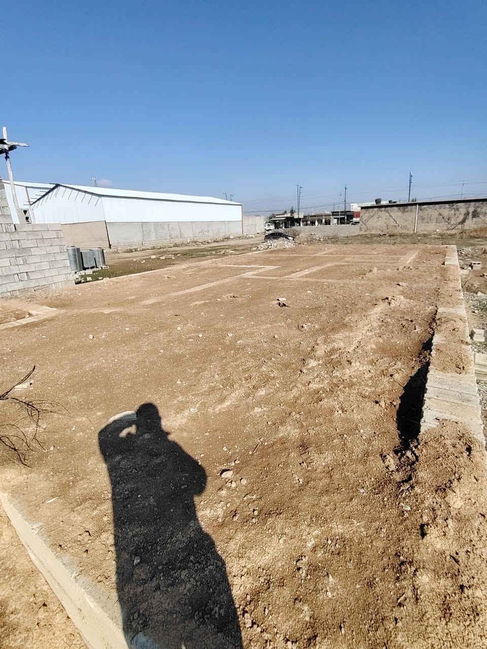 قطعة ارض للبيع مساحة ٣٠٠متر  مع اساس مدففون كامل
العنوان سايدين البكارة الرئيسي للاستفسار الاتصال بالرقم *********** مكلف بنشر
