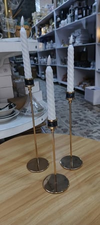 شمعدان بشكل جميل توفر الان 12الف  للحجز والاستفسار.07881050266