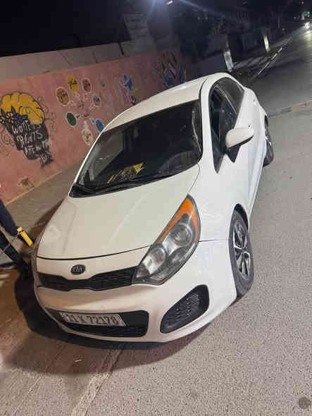 ريو 2012 1600GDI امريكي 
صبغ 3 قطع بدون ايرباك 
بنيد وجاملغ يمين وباب الصدر 
ماشية 60 الف حقيقي 
شاشة ومواصفات عادية 
محرك معلي كازكيت بدون دوانز 
السعر 78 وبيهة مجال قليل 
*********** - بغداد / الكرخ بغداد
