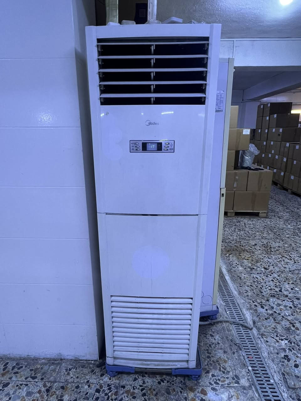 السلام عليكم سبالت 3طن نوعية ميديا Midea استخدام قليل سعر لسبلت الواحد 600 الف كلهم 1800 الف العنوان شارع فلسطين ***********
