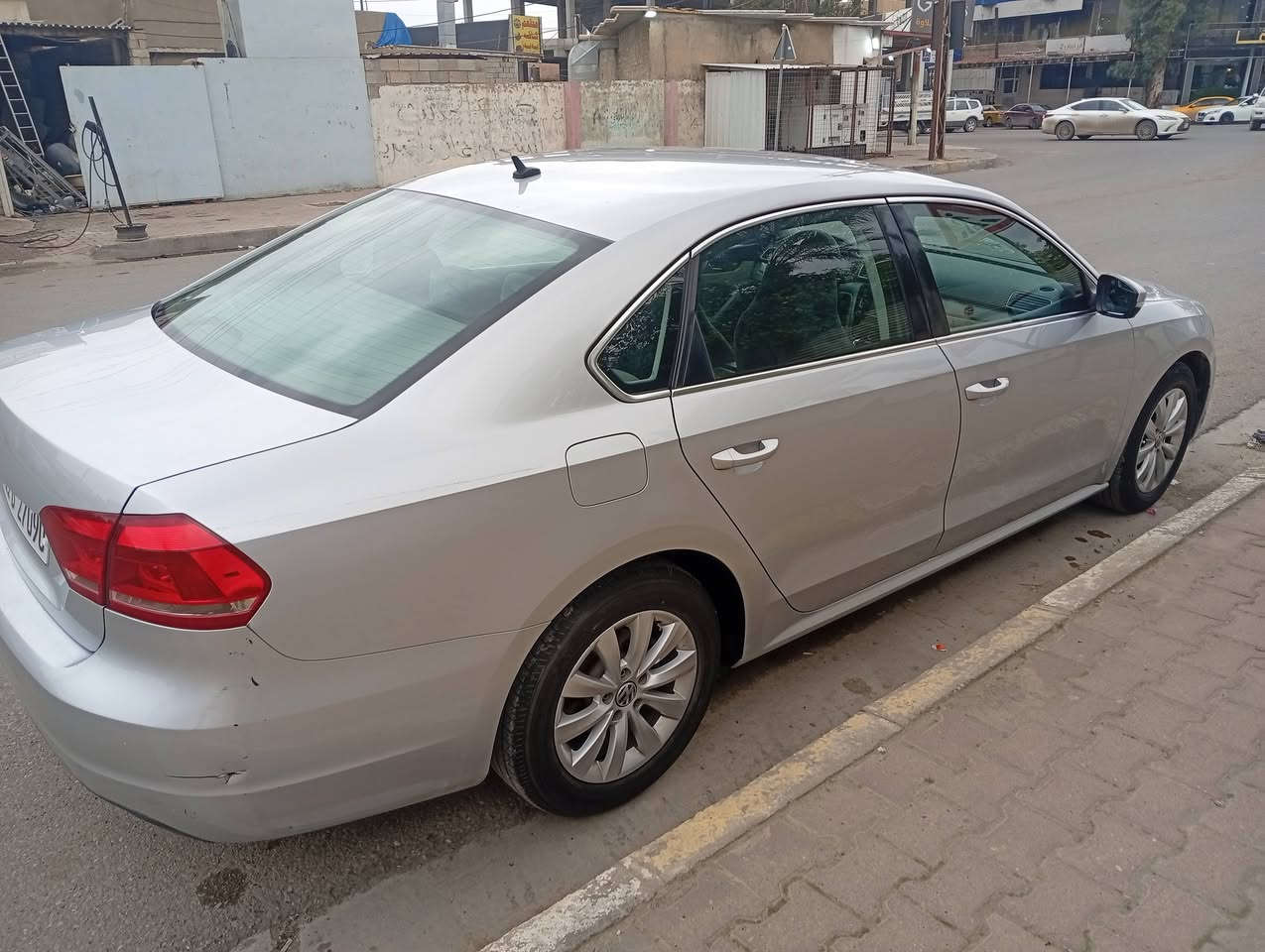 سلام عليكم  للبيع باسات خليج5سلندر2014بدون صبغ بدون بارد بس بيها رصعه باب سكن خلفي ماشي193الف كليلو متر سياره جاهزه من كول نوايحي هزه جديد سنويه جديد وبسمي شرط تحوي ووكاله مكان سياره كركوك  سعر 148وبيها مجال قليل ***********
