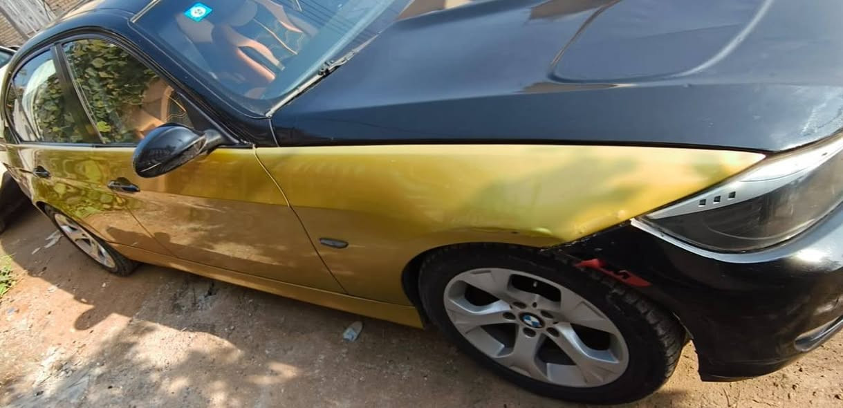 بيع او مراوس  E90 2011 السياره فول مواصفات رقم بغداد دولي 4ارقام شبه المميز مكينته 6سلندر مكانه كربلاء طويريج *********** كربلاء, العراق
