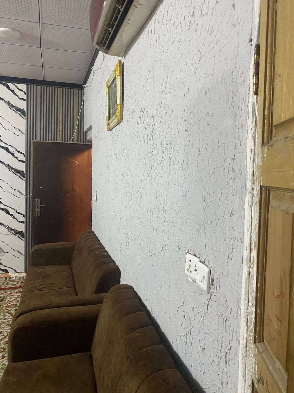 سلام عليكم بيت مساحه 240متر بناء جديد ملك صرف سند 25 يحتوي عل غرفتين نوم وستقبال  بقيت خدمات عنوان بغداد الراشديه حي سلام مقابيل مزرعه نخيل مراجعه عل التصال بل رقم ***********
