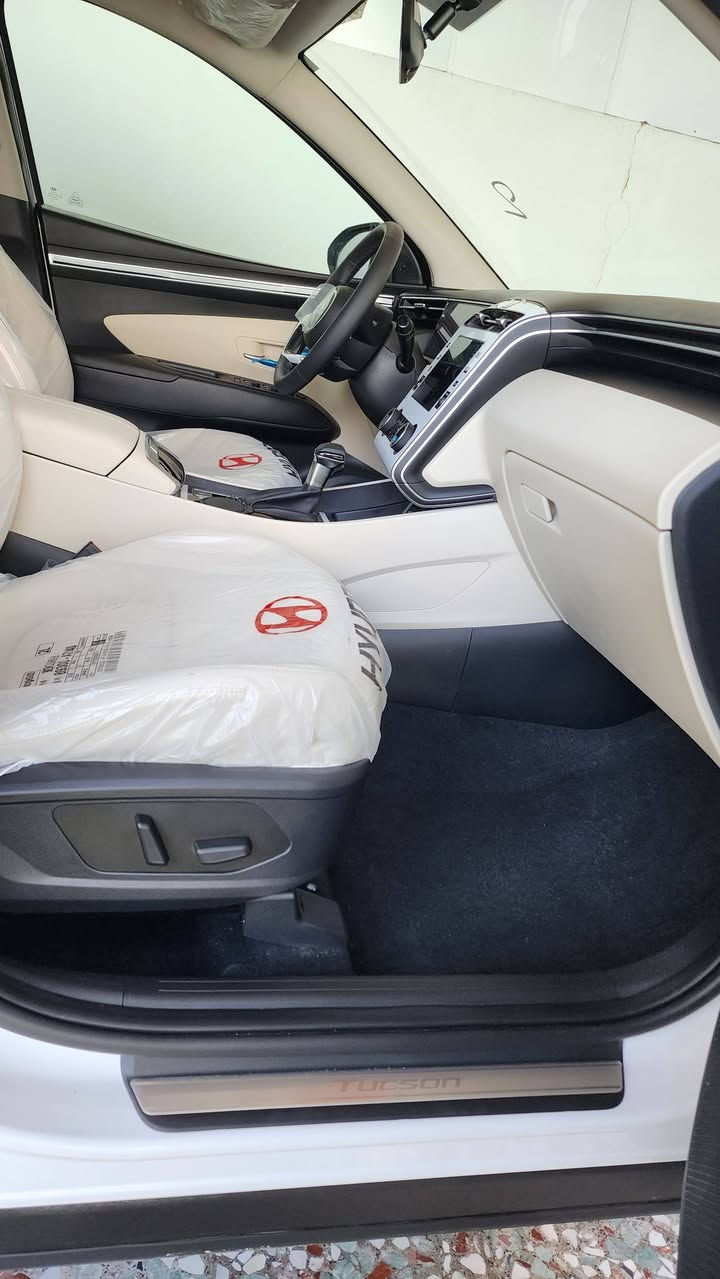 هيونداي توسان 2024 للبيع 
رقم بغداد الجديد 
 سياره مكفوله كفاله عامه  
 مواصفات 
حجم المحرك 2000 دوش
شاشه دجتل
تشغيل بصمة   
تشغيل عن بعد
‏AIRBAG عدد 2
سايد بريك دگمة   
بك لايت LED
كروس سرعه
اتو هولد
مري شفط 
مقاعد 2 امامية كهرباء 
بردات ابواب خلفية 
حساسات امامية 
حساسات خلفية 
حساس كشنات
تحكم مقود كامل
بصمات عدد 2 
انارة ترحيب
نقطة نزول منحدرات. 
نظام مانع تزحلق 
‏ABS
شاحن موبايل واير ليس  
اشاير بالمري والمري قابلة للطي 
مخرج AUX
مخرج USB
‏BIuetooth
مخرج منفذ الطاقة عدد 2    
درايف مود
‏(Normail - eco- sport t) 
جك سبير كتلوكات كلها جاهزة
كفاله عامه السياره  المكان  النجف الاشرف _ قرية الغدير 
 السعر 224 وبيها مجال 
***********
