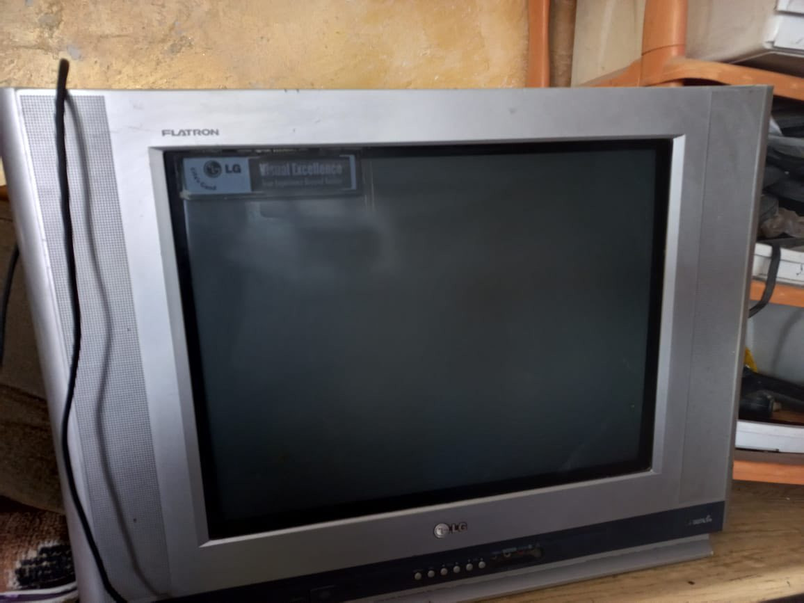 السلام عليكم للبيع اغراض مستعمله ..مكينه فراشه باب اول هيه والميز السعر 75وبيه مجال وتلفزيون LG
شغال سعر 10 وكابسه كليجه شغاله نضيفه سعر 15 
مكاني بغداد البلديات للاستفسار ***********
