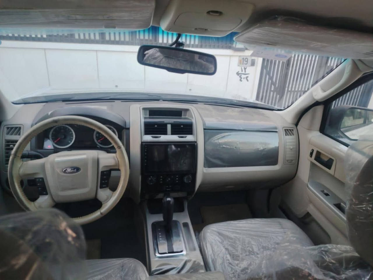 فۆرت سکەیپ 2012سپی بێ بۆیاخ سەیارەکە تابڵێی ماشاللە جوانە بێ مەسرەف سەیارەکە 60 هەزاری حەقیقی ڕۆشتوە فول مواسفات بەس سلاید نیە توڵی سەقف شاشە ئایپاد کوشن جلد سویچی شەریکەی لەگەڵە غفل مرکز تەعدیل سورعە .شەریکەی نیفایە   مەکینە چوار بستۆن دەبل اکسل 2.5 مەرغوب مەکینەی دەسکاری نەکراوە یەک هەفتەیە ڕۆنی مەکینەو گێڕی گۆڕاوە بەشەرت یەک مەسروفی تیا نیە هەزەی پانزە ڕۆژە تازەکراوەتەوە سەنەوی نوێیە تا کۆتای 2029 بەناوی خۆمەوەیە یەک کێشەی نیە سیعری ١٤٢ گەڵا سۆنەریم داناوە . ژم  *********** لەسلێمانی ناو سەنتەری شار السليمانية, العراق
