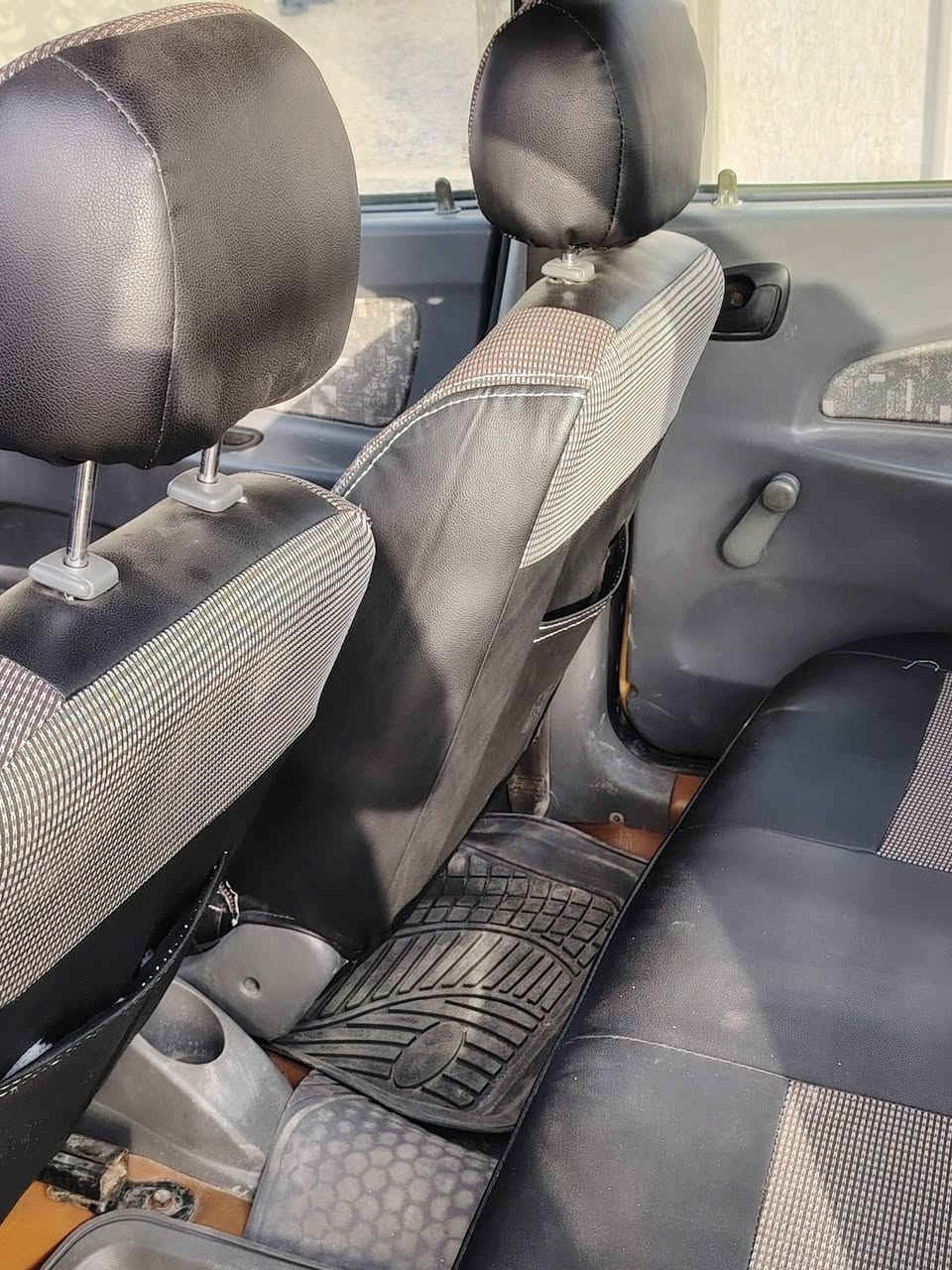 السلام عليكم
طيية موديل ٢٠١٥
رقم انكليزي ميسان
مصفرة هيئة وغرامة
سنوية ل٢٠٢٧
حدادية كلها جديدة
تخم تاير جديد
غرفة جديدة
كهربائيات كلها شغالة
السيارة جاهزة للأخير
سنتر لوك شغال
مداور ثاني يوم. 
***********
