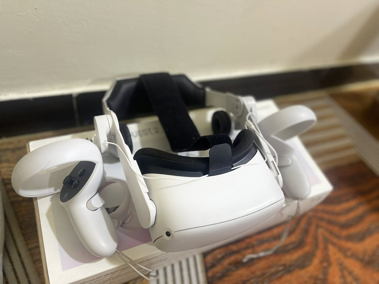 سلام عليكم 
نظاره كويست 2 للبيع
السعر 250 الف
ذاكره 256 gb
يجي ويه سترب للراس مع بطاريه اضافيه
وسماعه 
مكاني بغداد جديده 
رقمي ***********
