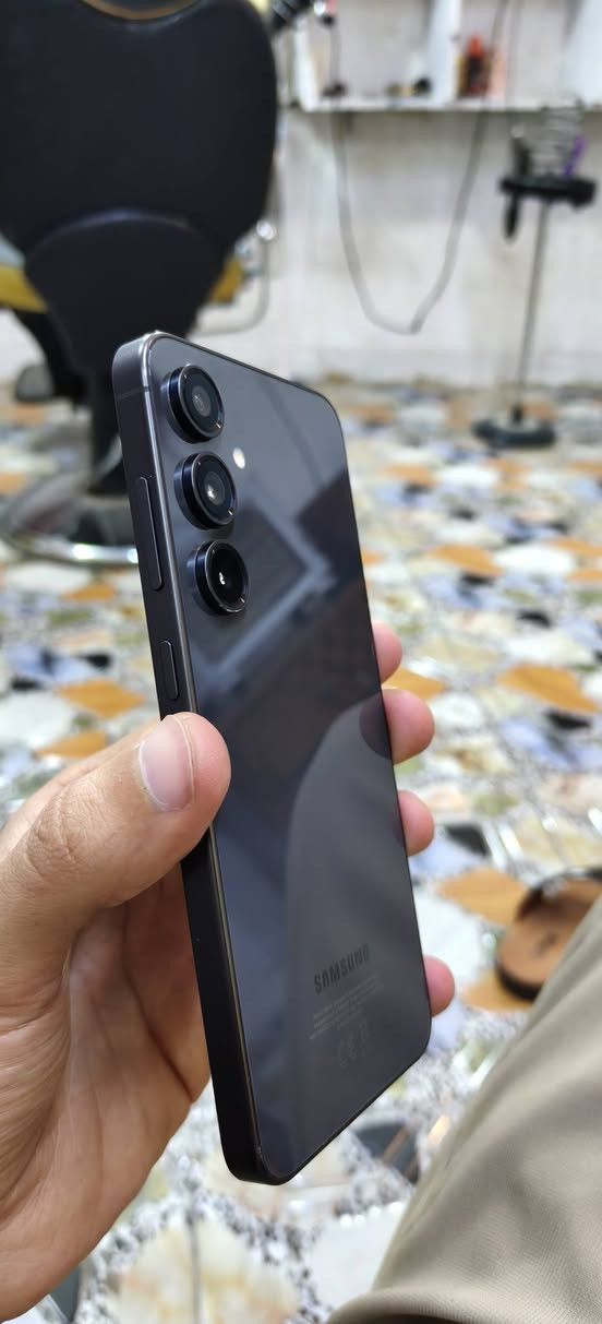 S24 fe مستخدم شهرين المهتم يراسل ع الرقم ***********
