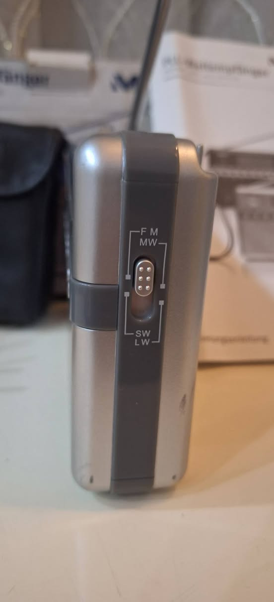 رادیود جیتال میدیون الماني اصلي نضیف جدا   یعمل علی ٤باتري قلم 
انتاج سنة 2010 موجات رادیو 
FM  MW  SW  LW
توصیل   للحجز مراسلة الصفحة او مراسلة واتساب على الرقم ***********
