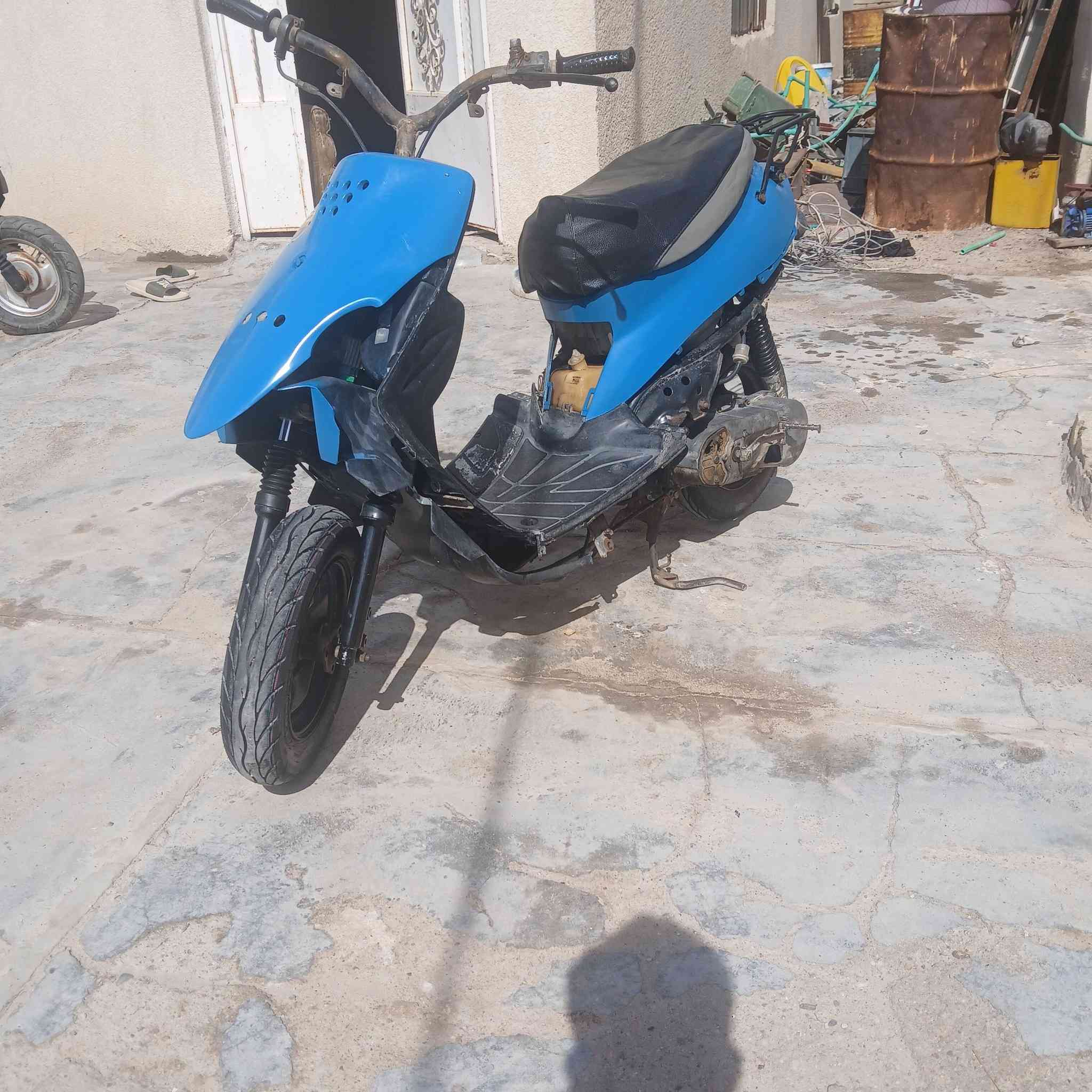 سلام عليكم دراجه 9زروف ما مفتوحه شرط نص هندر تشتغل  نضيفه شرط الفحص شلعه ونعومه بل مكينه الرقم *********** للاستفسار
