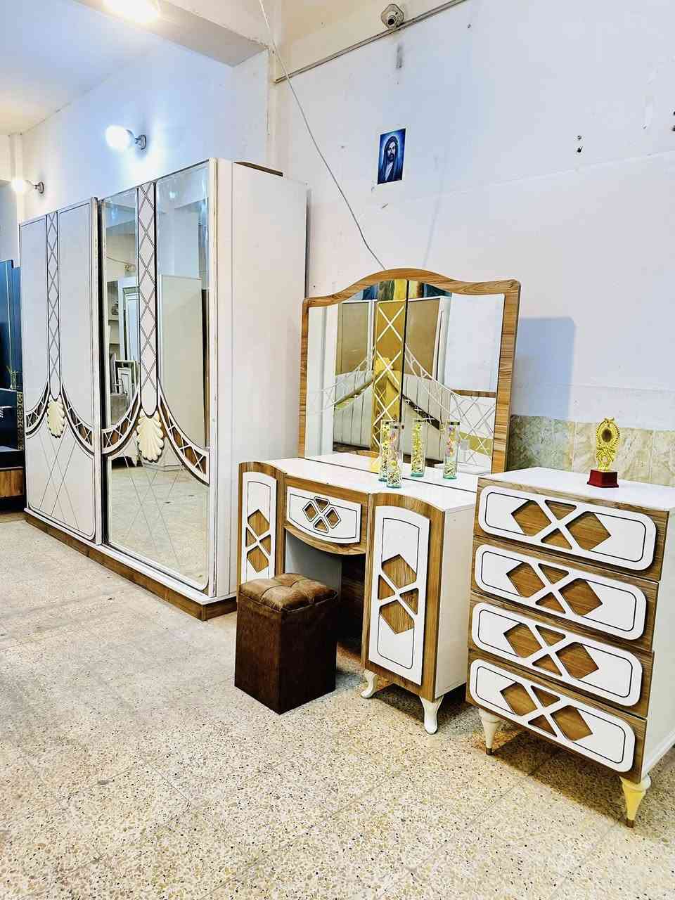 8قطع
سعره 600 الف
***********
